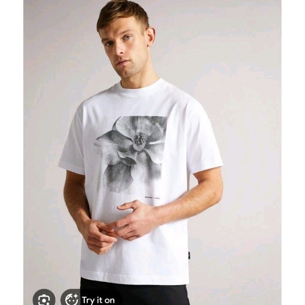 Ted Baker Huttonn Short Sleeve Flower Printed T-Shirt in White Size 3